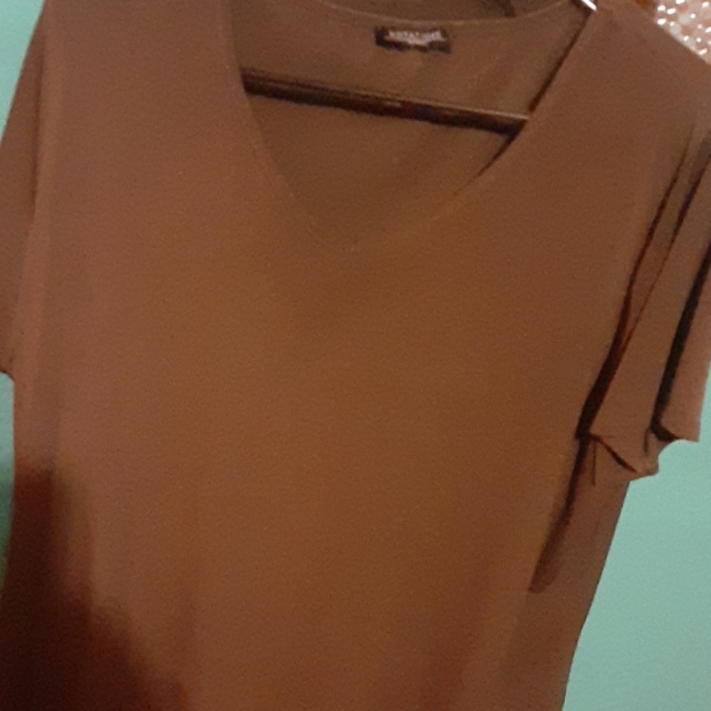Brown t shirt